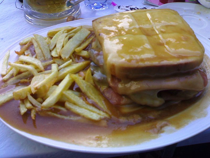 800px-francesinha_(porto).jpg