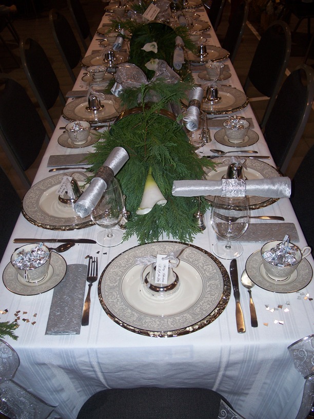 silver-bells-winter-table-decoration.jpg