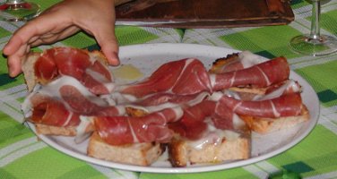 800px-bruschetta_02_schinken.jpg